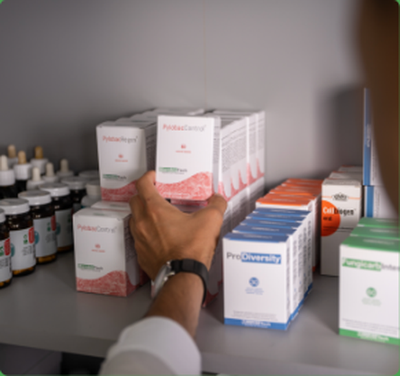 Productos y suplementos digestivos organizados en consulta